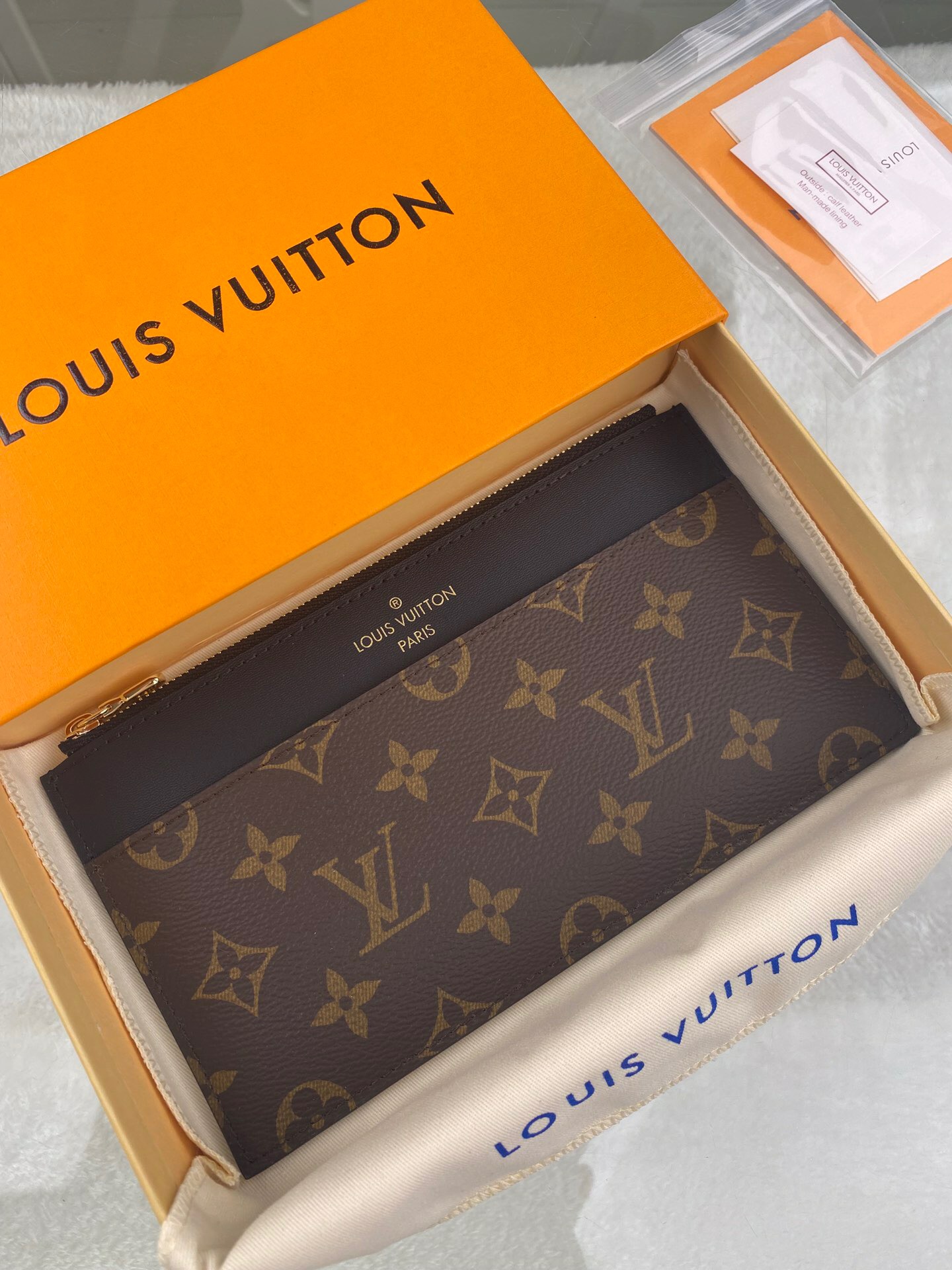 l**is V*t*n wallet