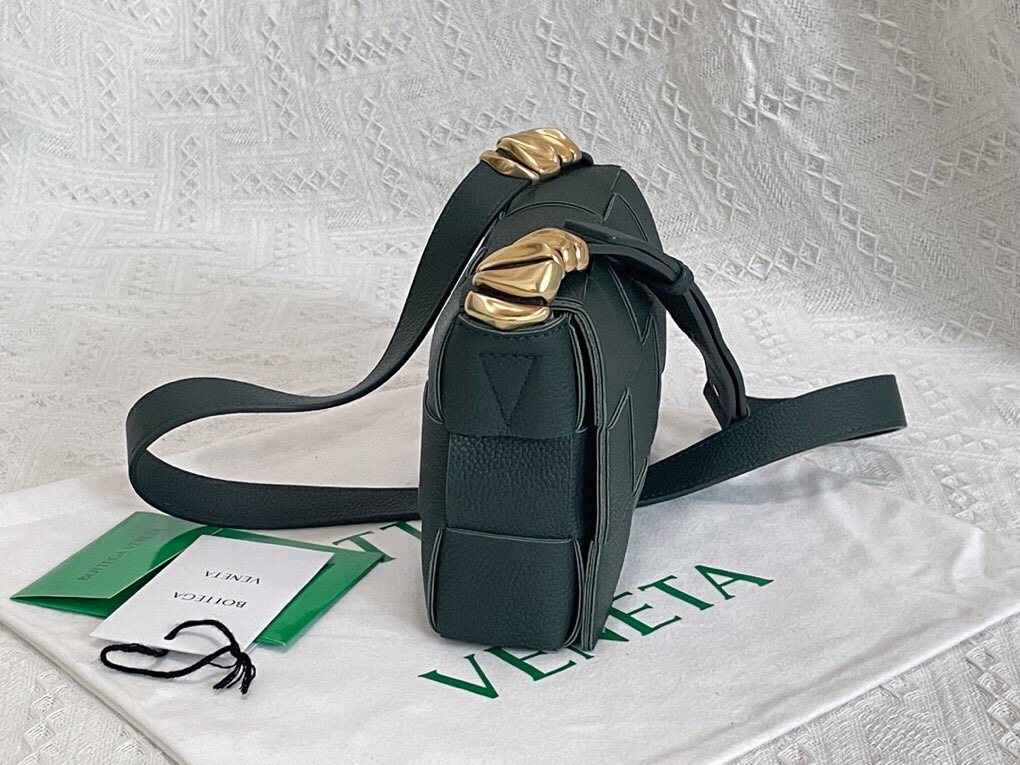 bo*te*ga Ve*ne*ta cassette