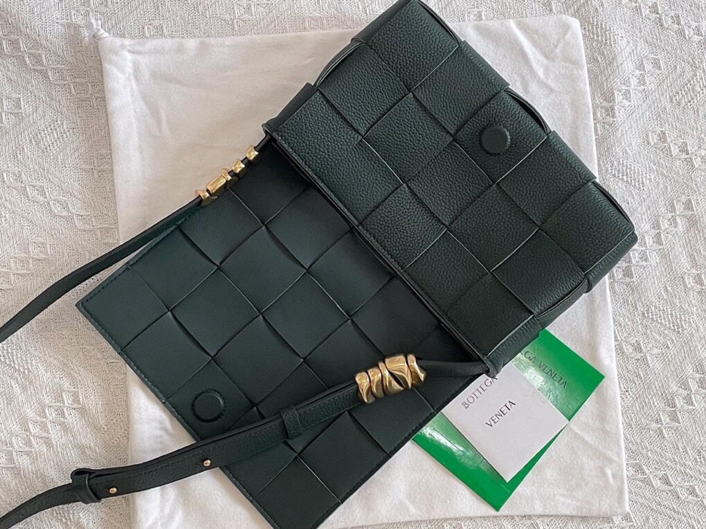 bo*te*ga Ve*ne*ta cassette