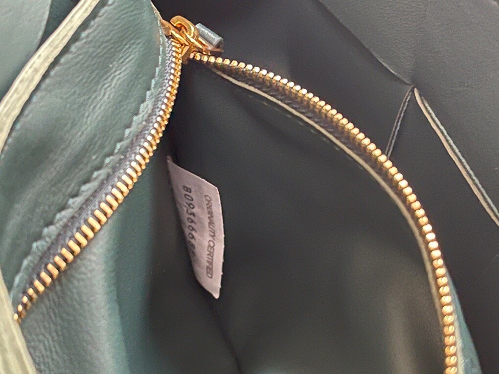 bo*te*ga Ve*ne*ta cassette