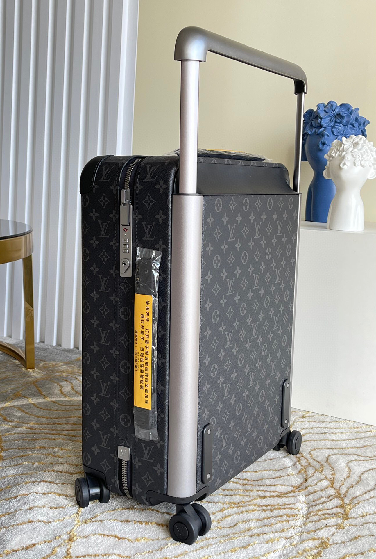 l**is V*t*n travel box
