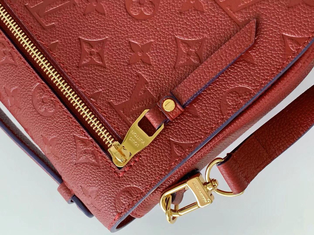 l**is V*t*n pochette metis