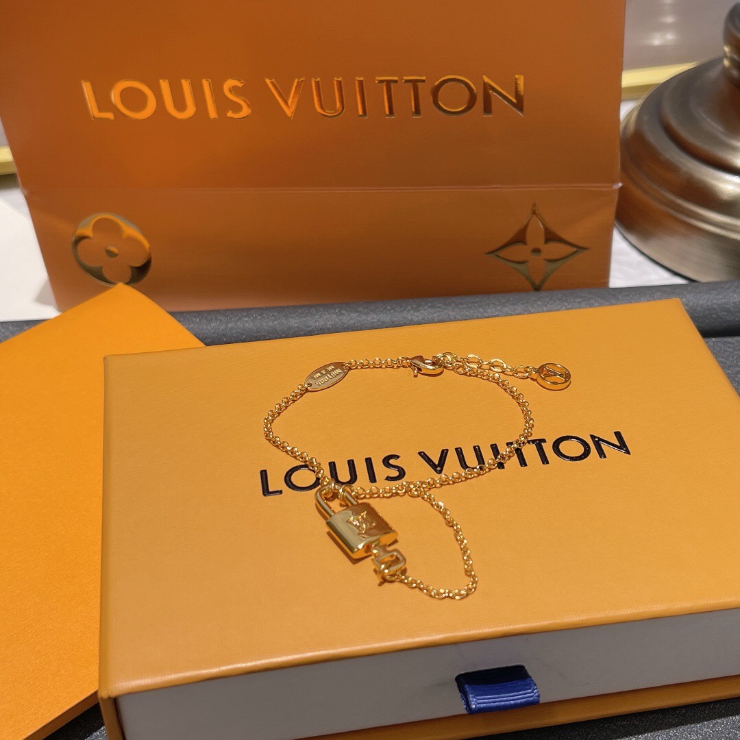 l**is V*t*n bracelet