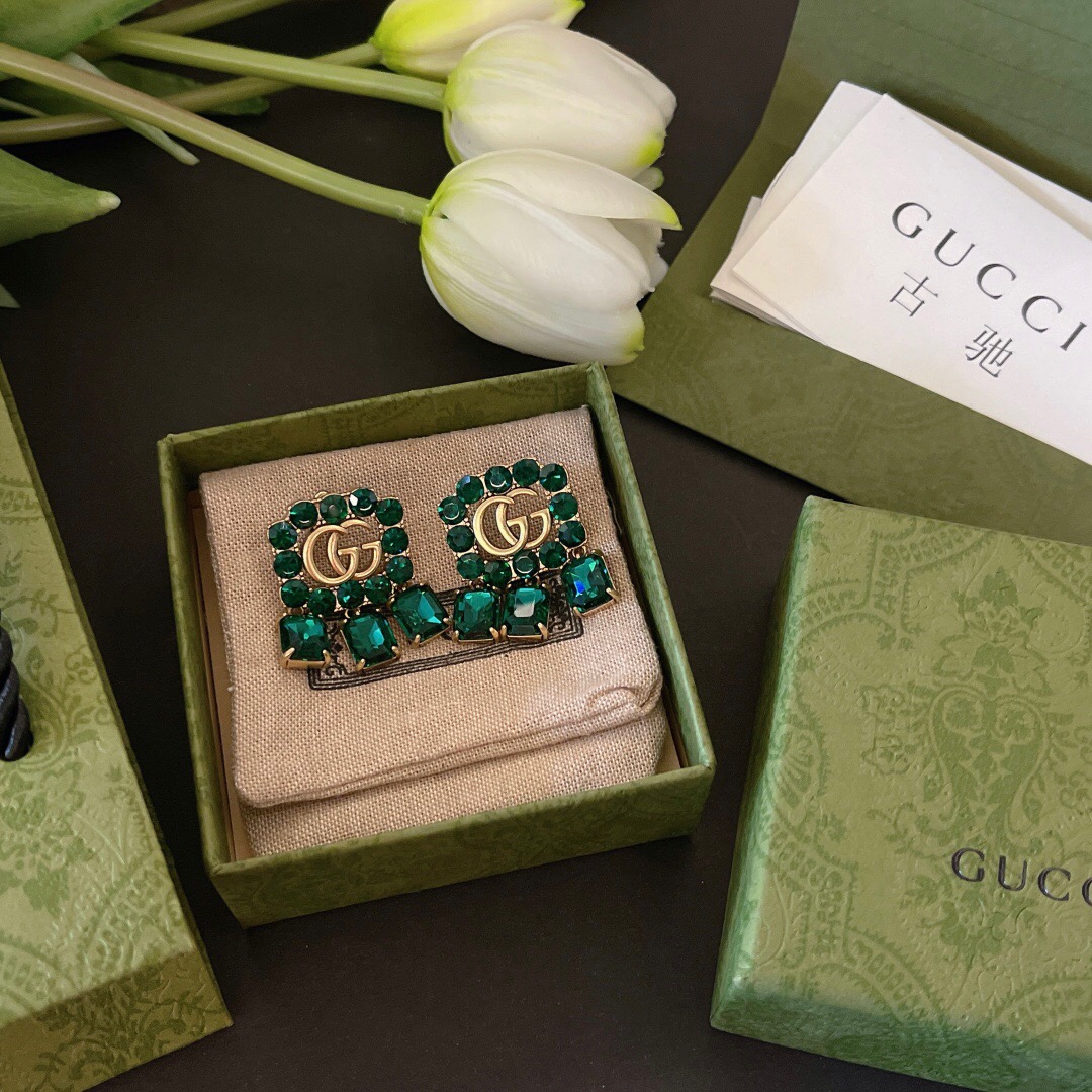 G*u*i earring