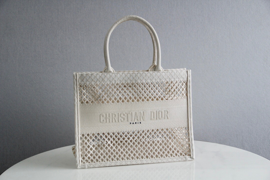 D*or book tote