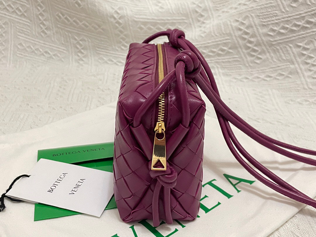 bo*te*ga Ve*ne*ta shoulder bags