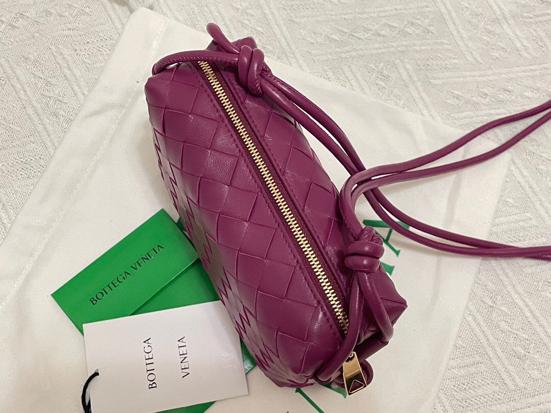 bo*te*ga Ve*ne*ta shoulder bags