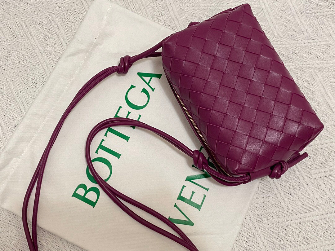 bo*te*ga Ve*ne*ta shoulder bags