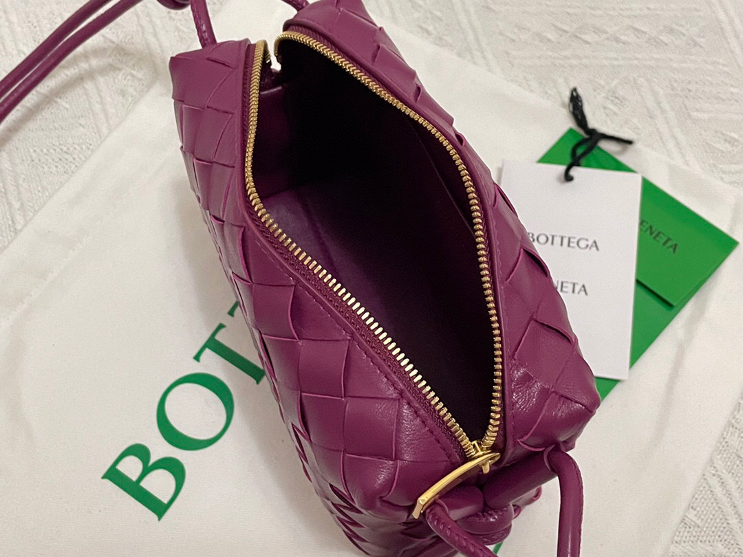 bo*te*ga Ve*ne*ta shoulder bags