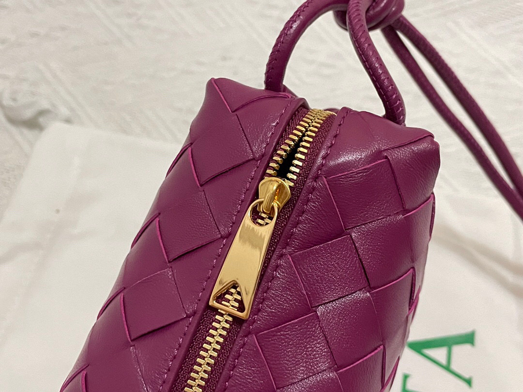 bo*te*ga Ve*ne*ta shoulder bags