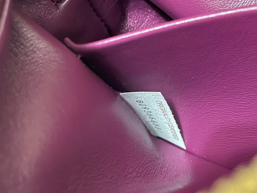 bo*te*ga Ve*ne*ta shoulder bags