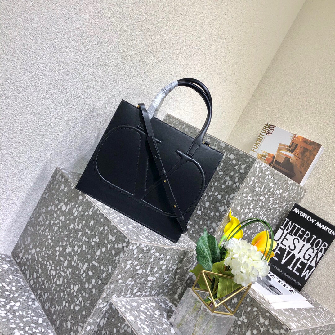 Valentino Garavani Walk Tote