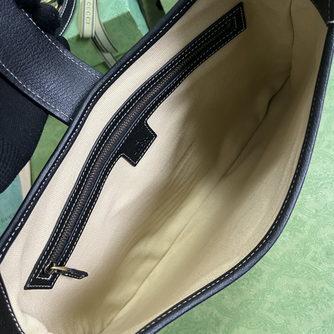 G*u*i aphrodite medium shoulder bag