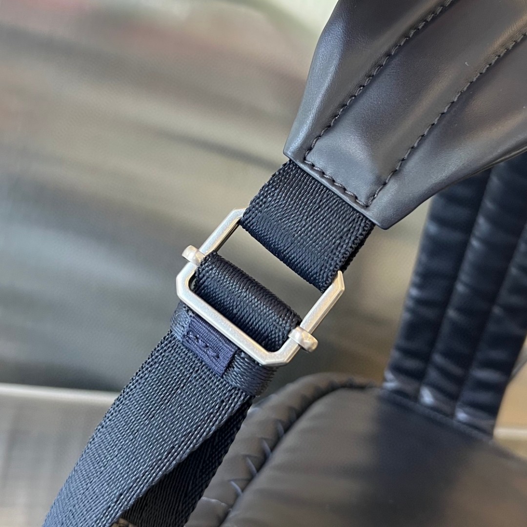 bo*te*ga Ve*ne*ta bv small intrecciato backpack