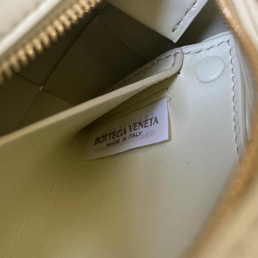 bo*te*ga Ve*ne*ta bv small brick cassette