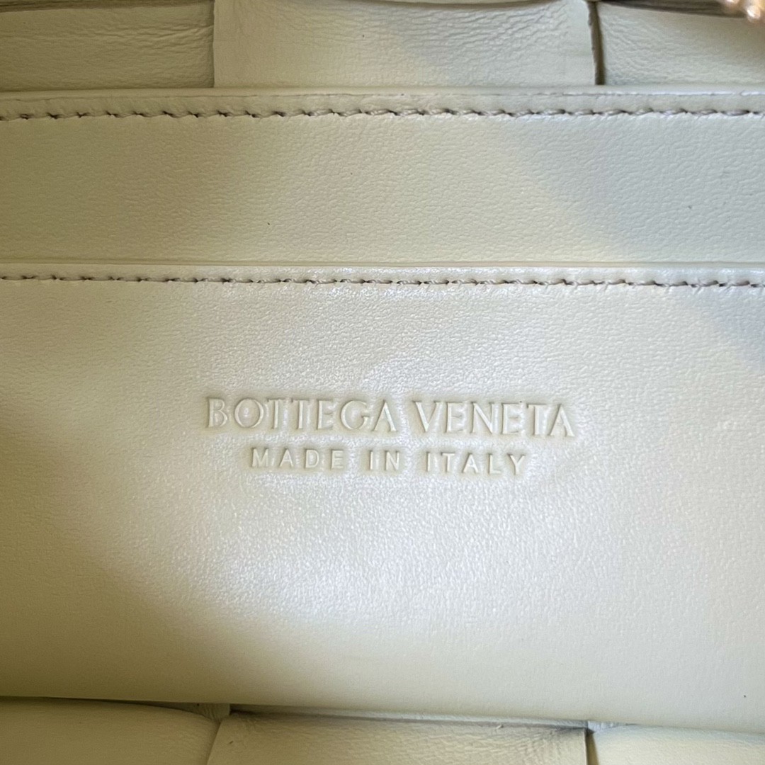 bo*te*ga Ve*ne*ta bv small brick cassette