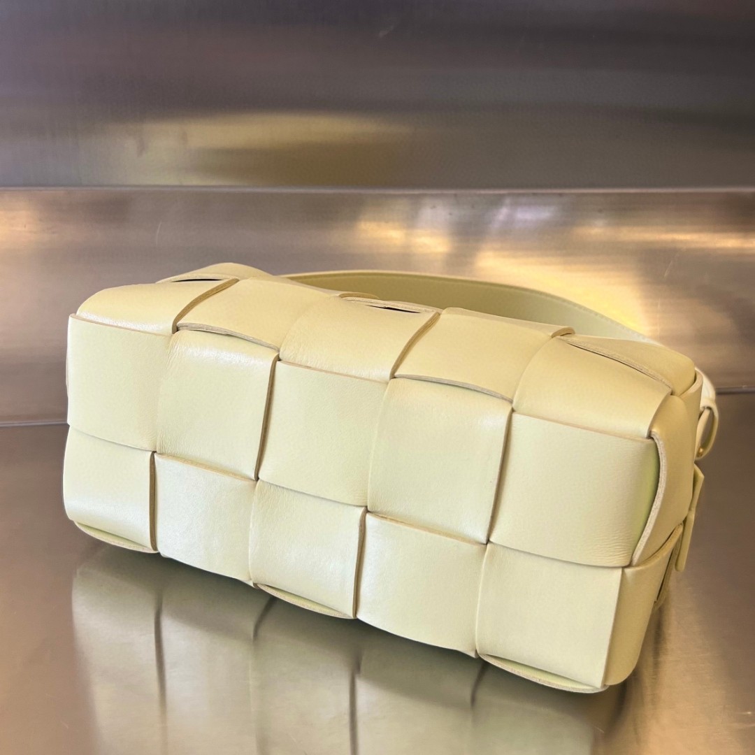 bo*te*ga Ve*ne*ta bv small brick cassette