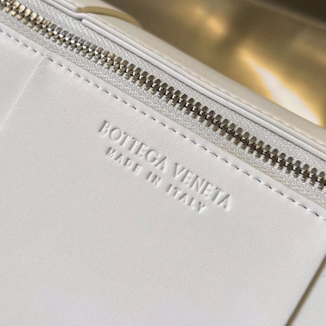 bo*te*ga Ve*ne*ta bv medium canette bag