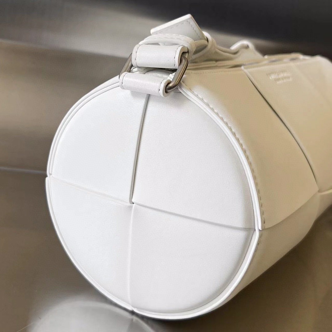 bo*te*ga Ve*ne*ta bv medium canette bag