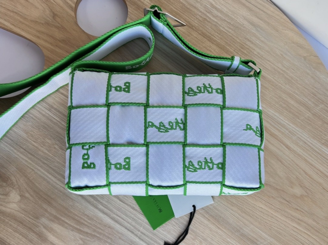 bo*te*ga Ve*ne*ta webbing bag