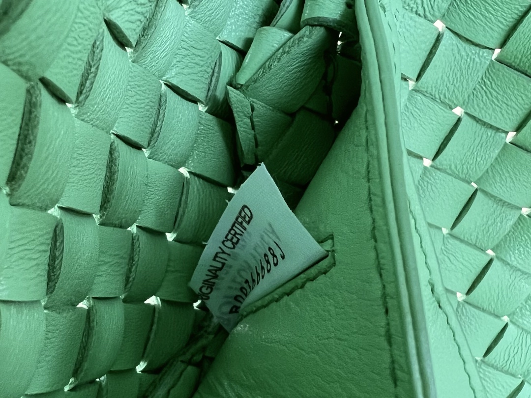 bo*te*ga Ve*ne*ta cabat mini