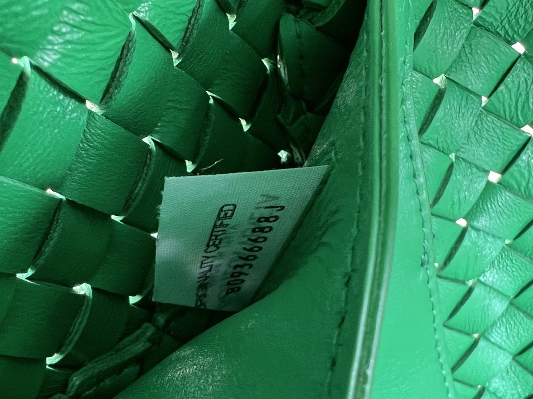 bo*te*ga Ve*ne*ta cabat mini