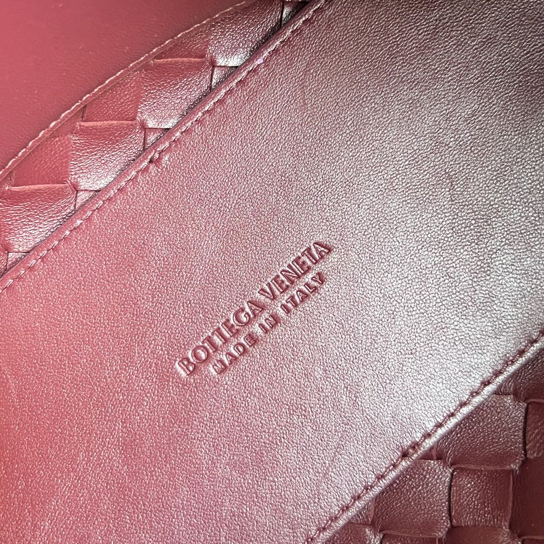 bo*te*ga Ve*ne*ta bv small andiamo