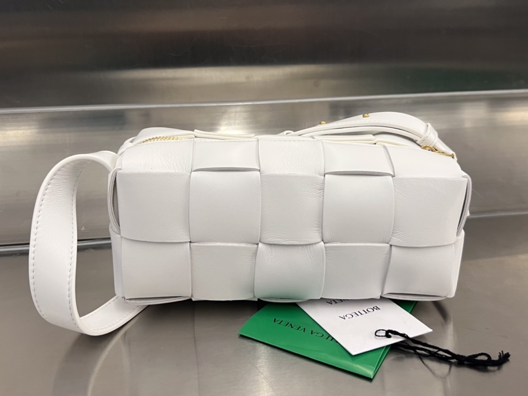 bo*te*ga Ve*ne*ta bv small brick cassette