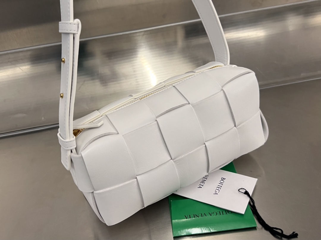 bo*te*ga Ve*ne*ta bv small brick cassette