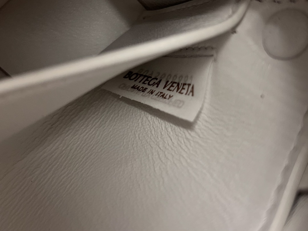 bo*te*ga Ve*ne*ta bv small brick cassette