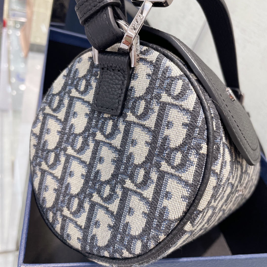 ROLLER MESSENGER BAG