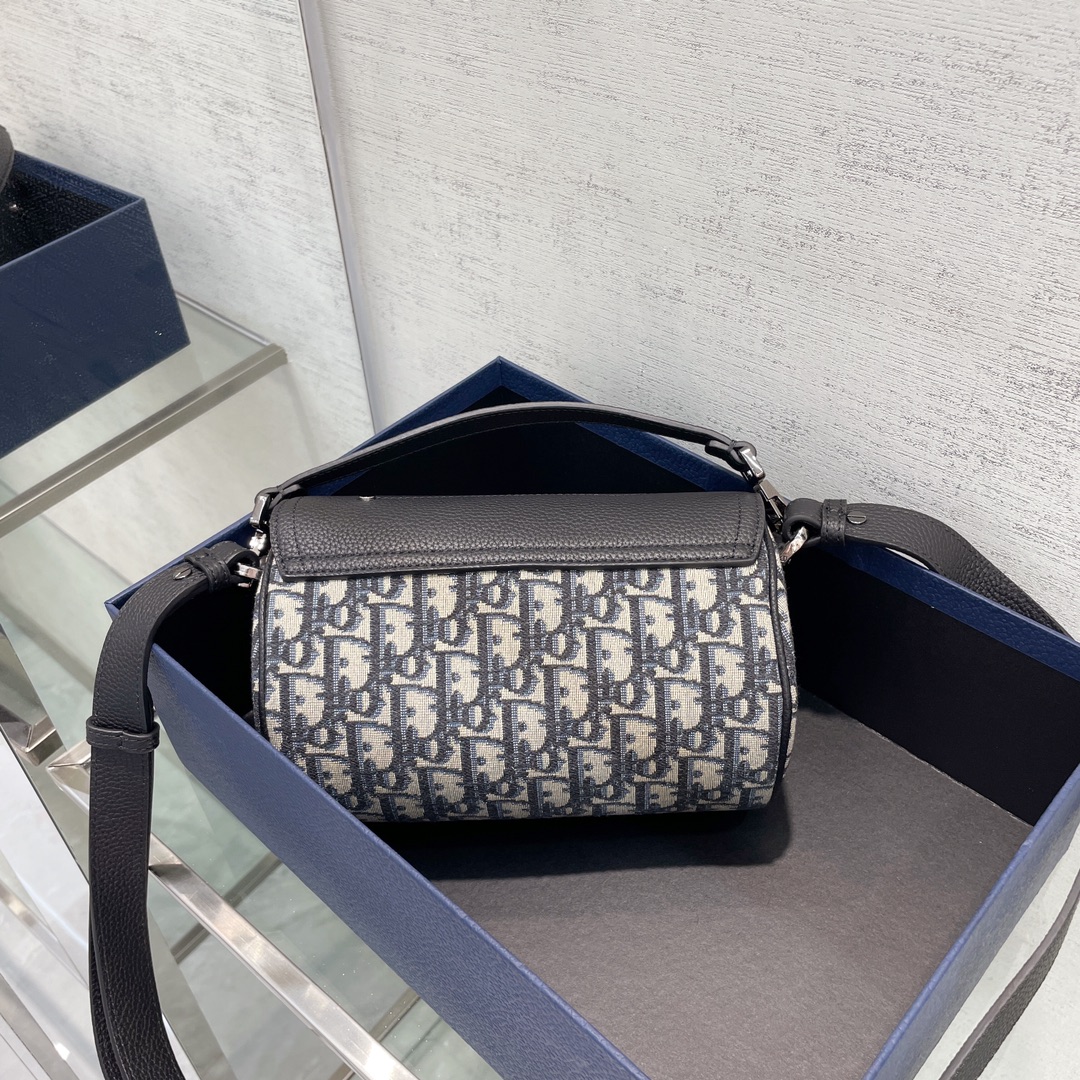 ROLLER MESSENGER BAG