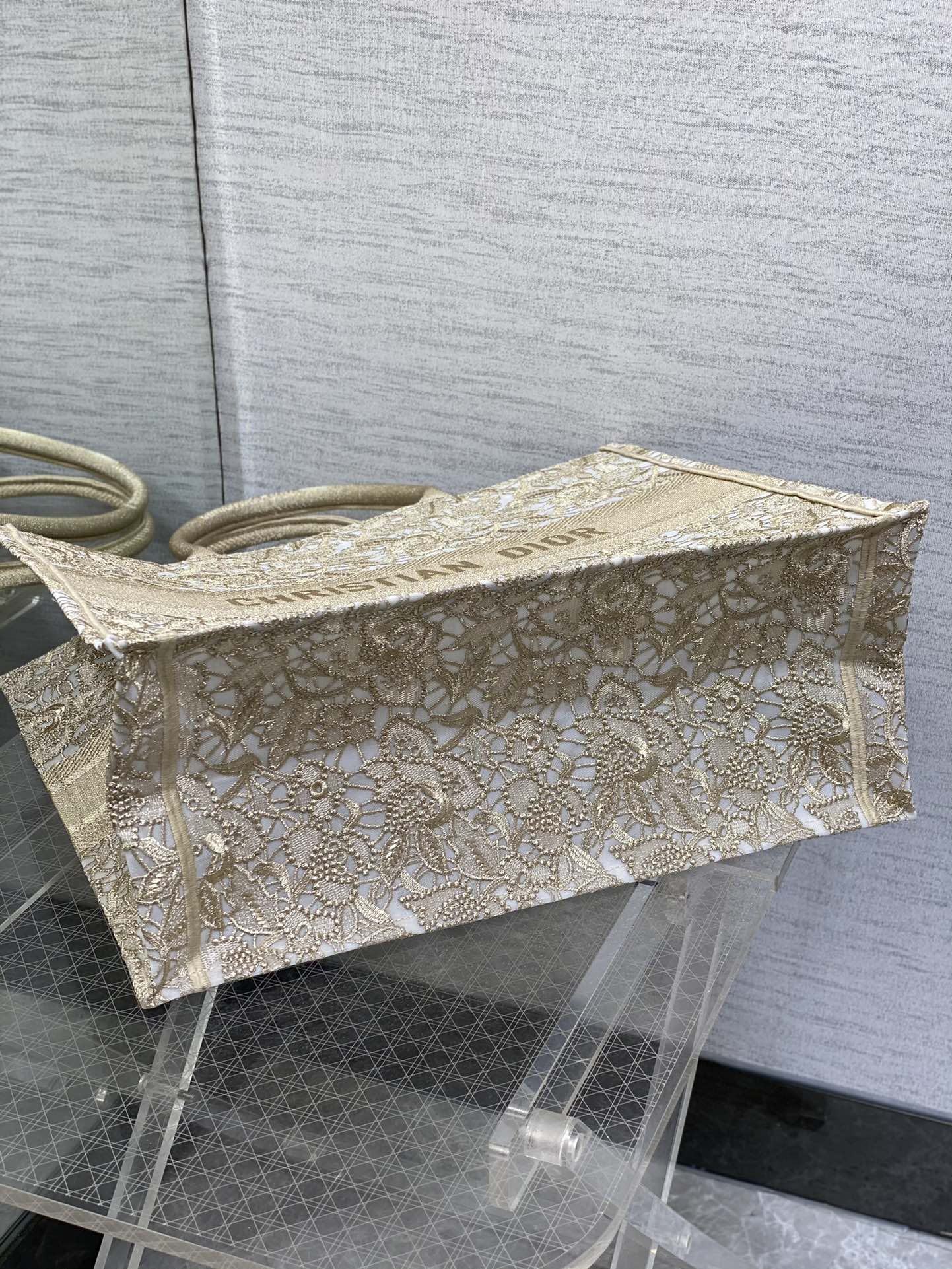 large D*or book tote