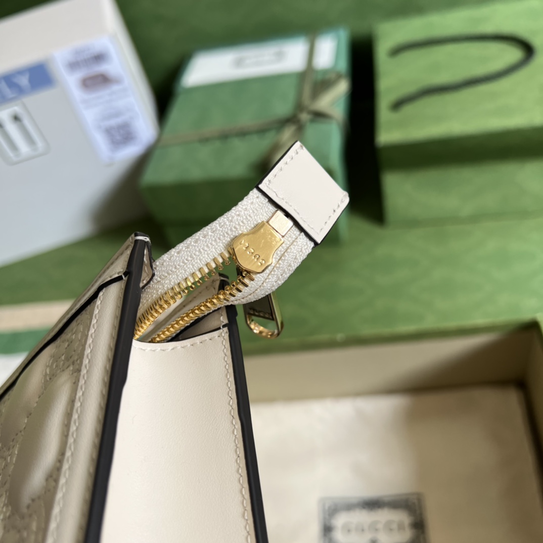 G*u*i gg matelassÉ pouch