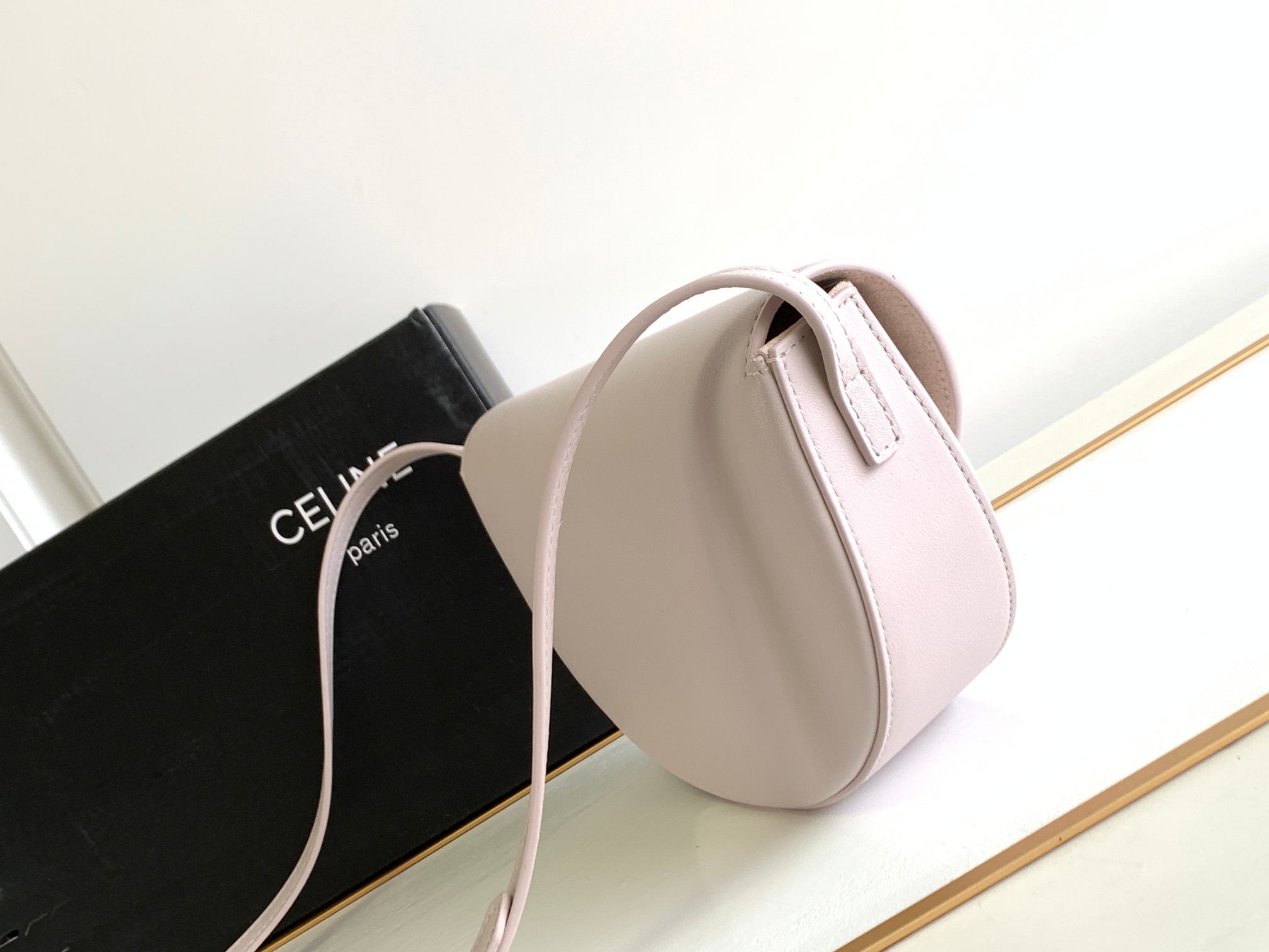 Ce**e besace cuir triomphe