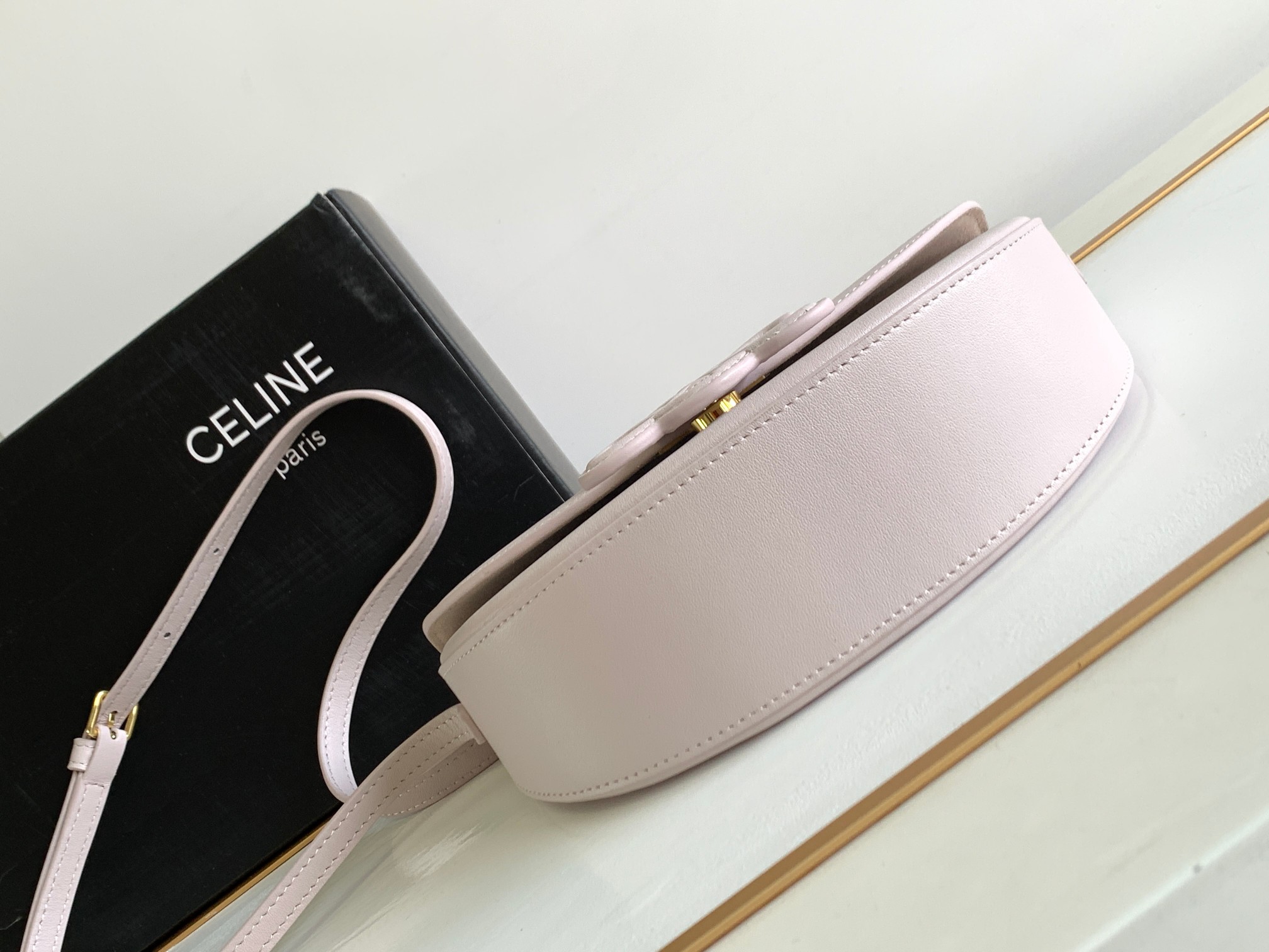 Ce**e besace cuir triomphe