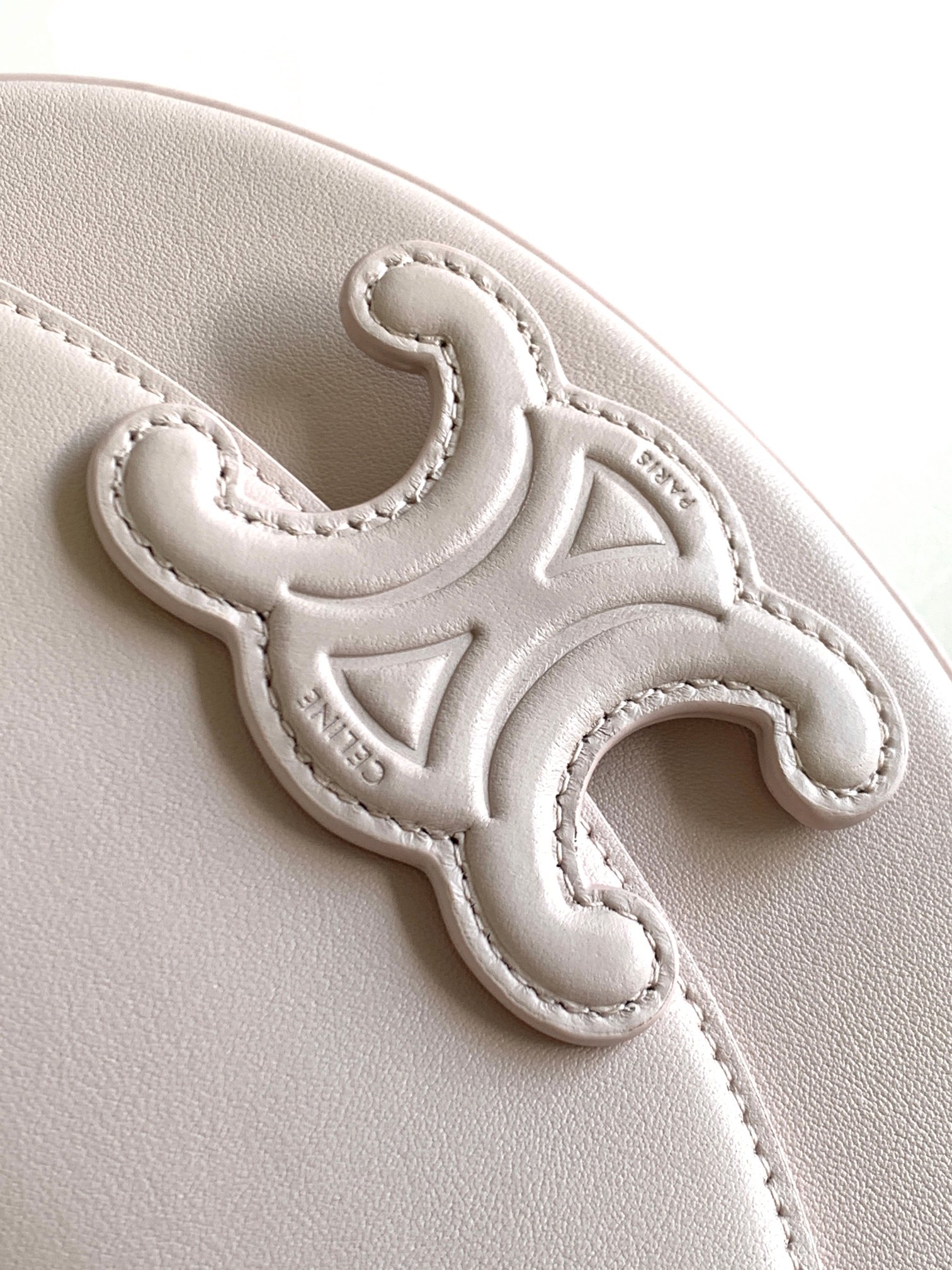 Ce**e besace cuir triomphe