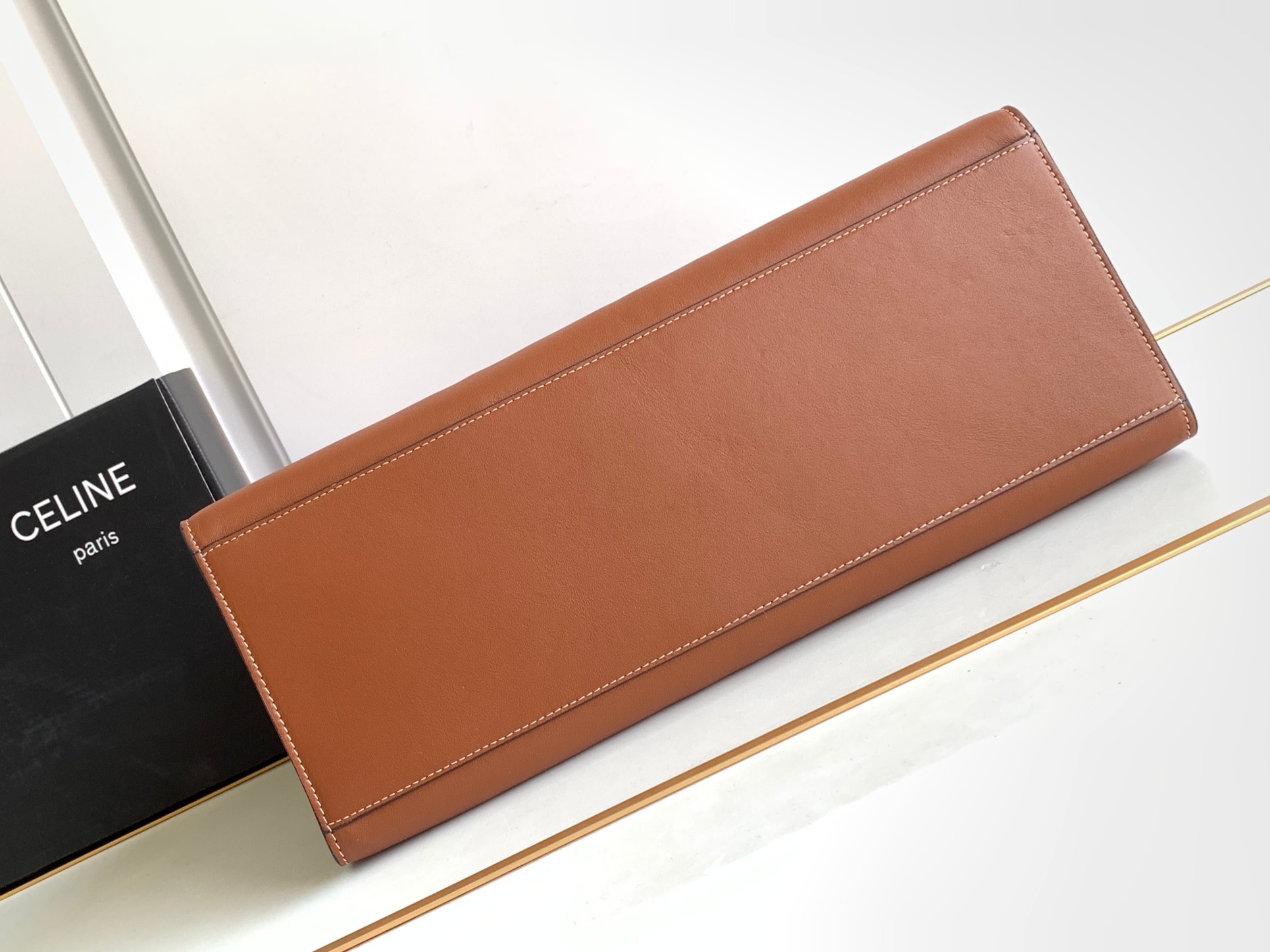 Ce**e cabas 16 in smooth calfskin limestone