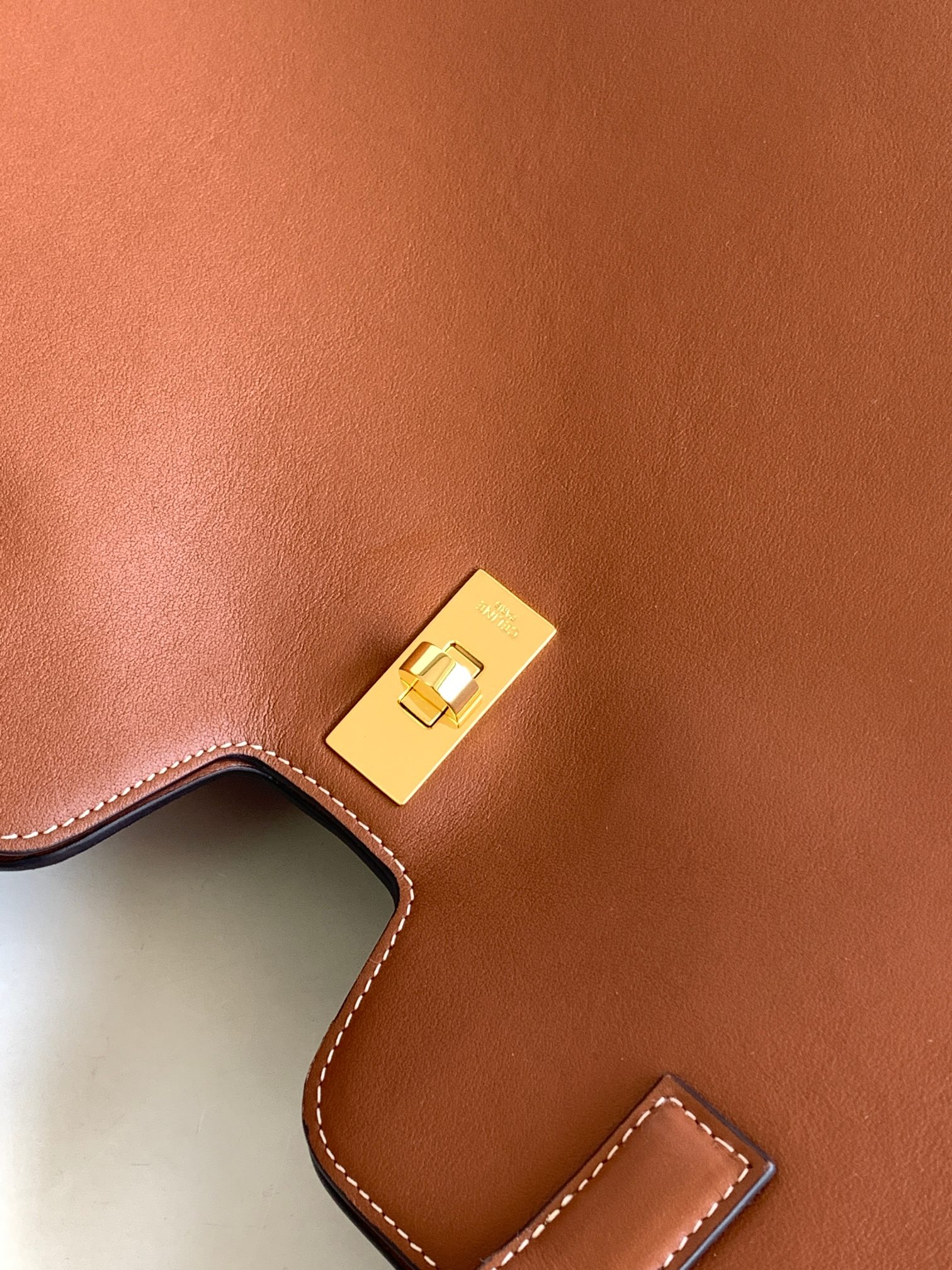 Ce**e cabas 16 in smooth calfskin limestone