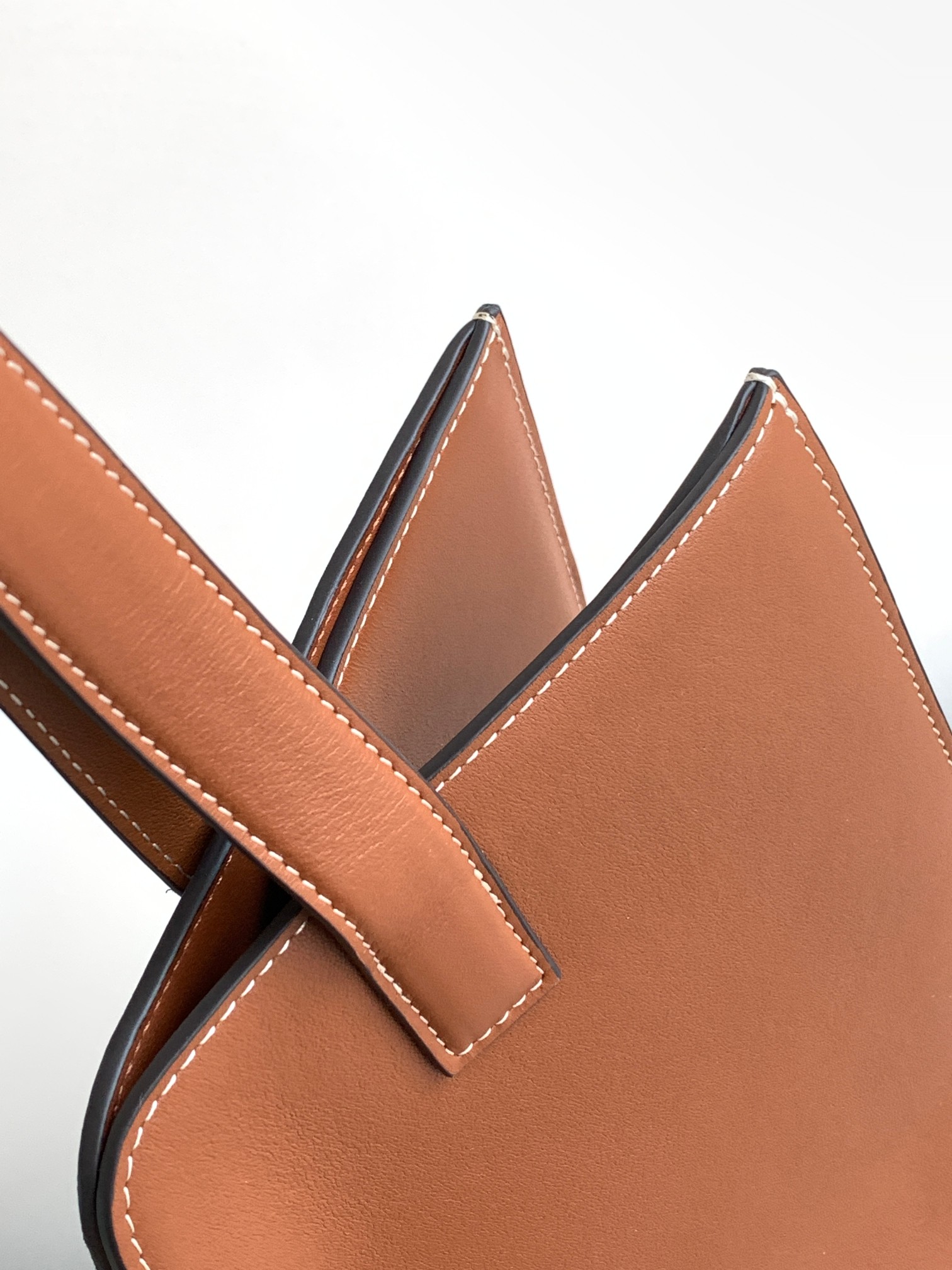 Ce**e cabas 16 in smooth calfskin limestone