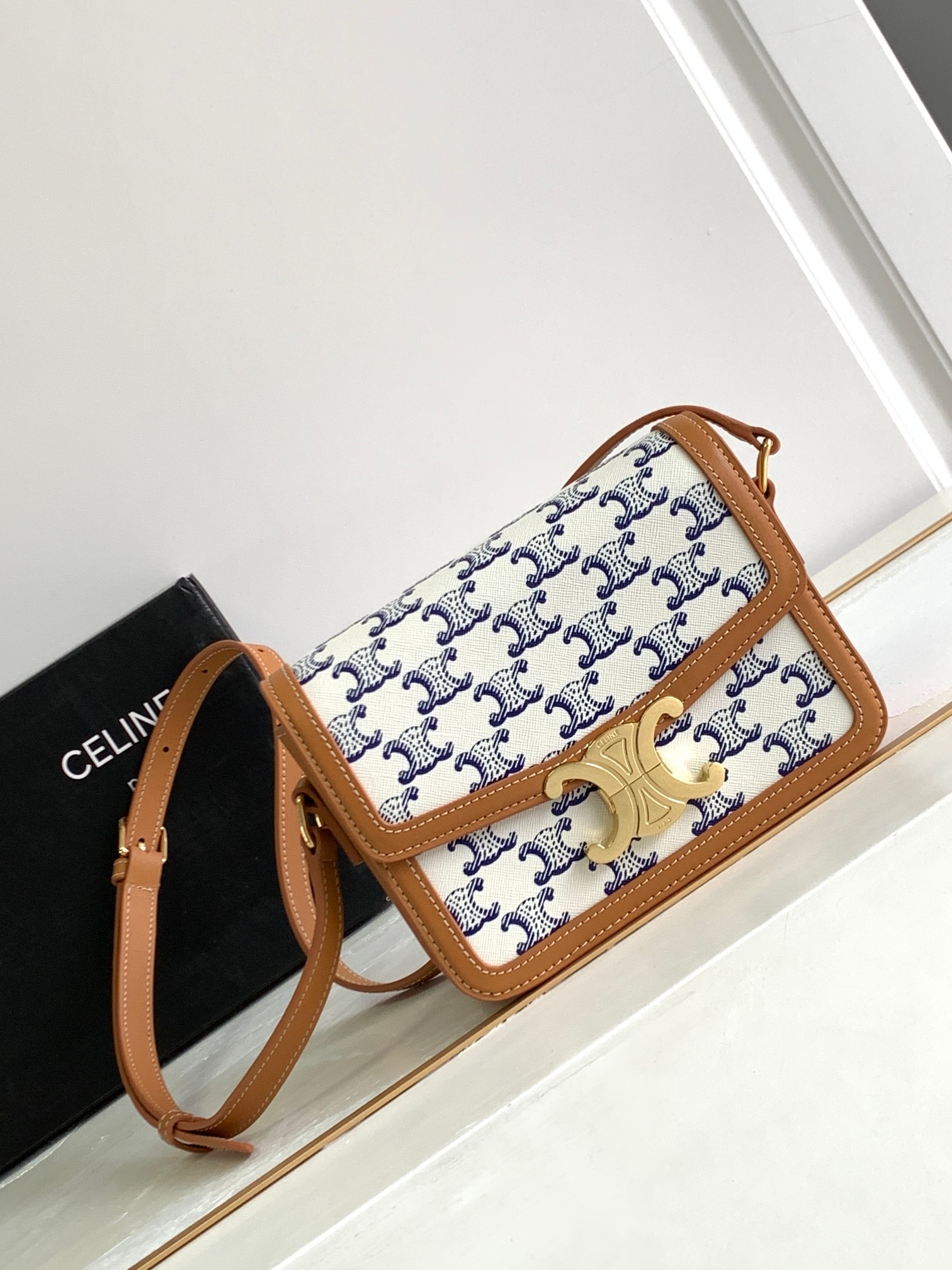Ce**e teen triomphe bag