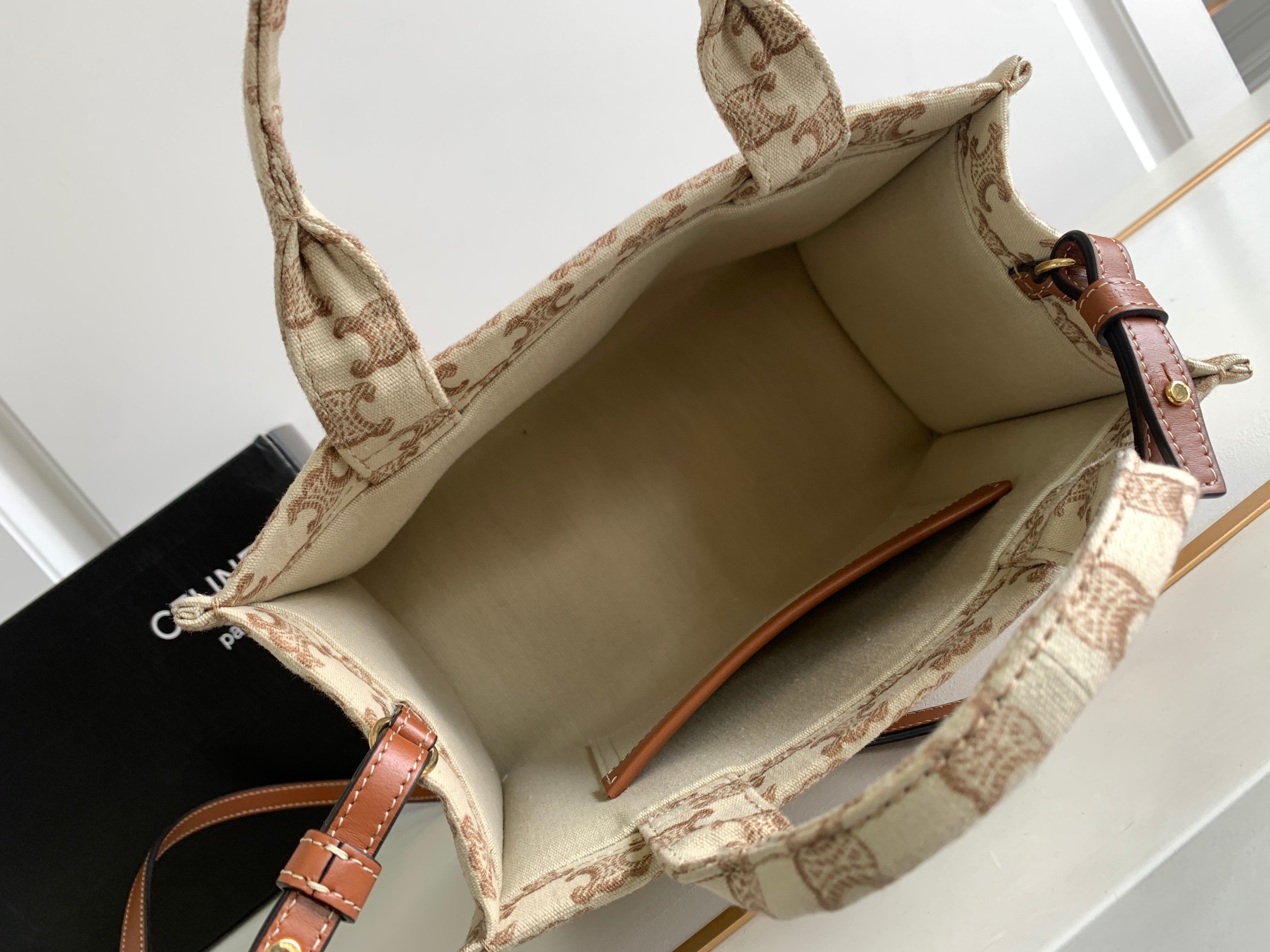 Ce**e small cabas thais