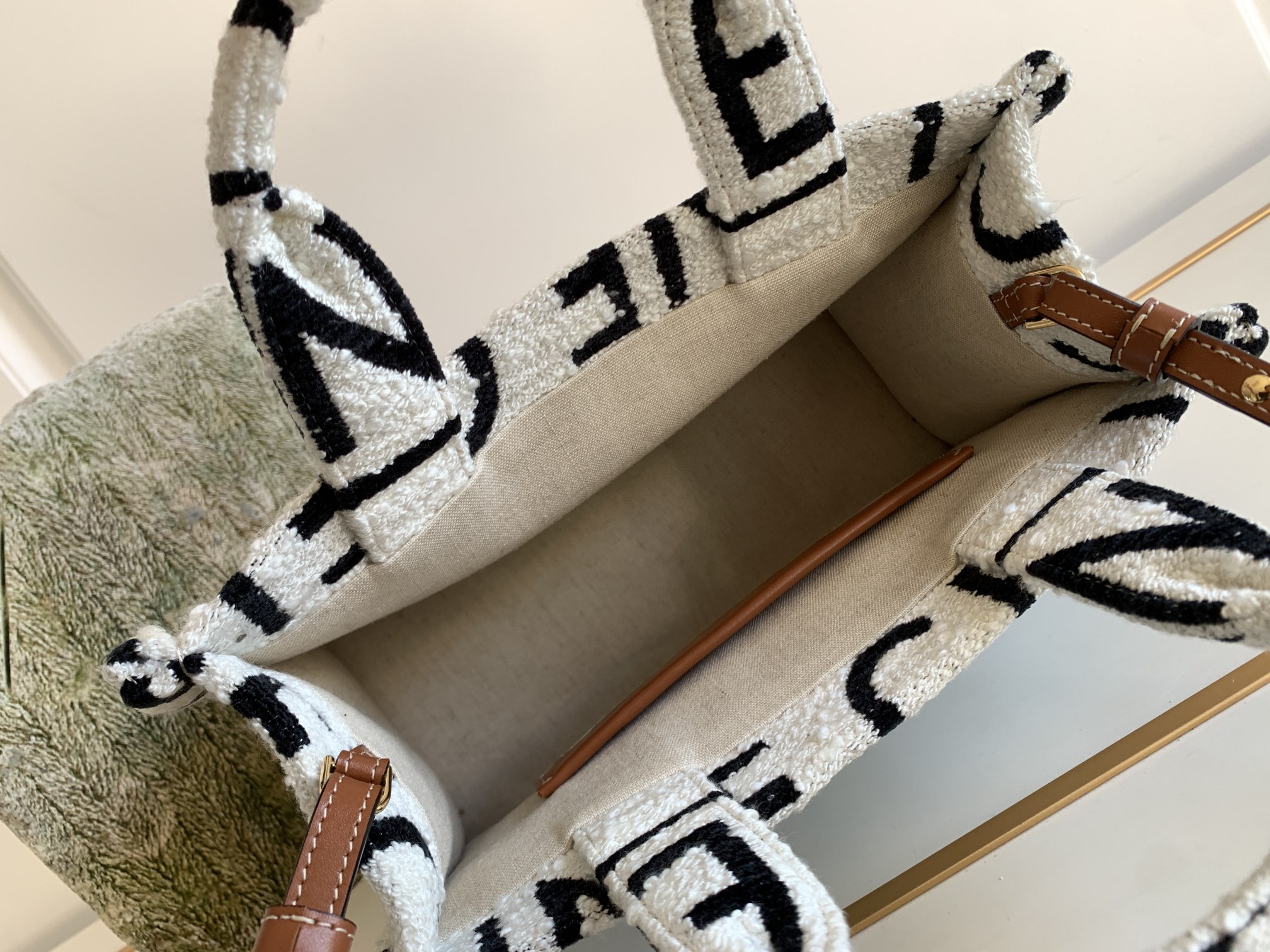 Ce**e small cabas thais