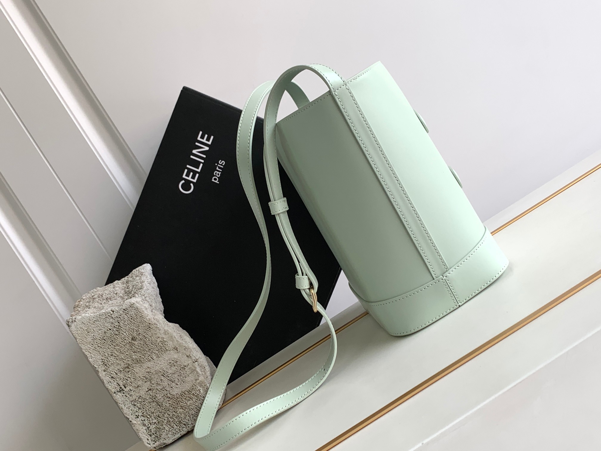 Ce**e small bucket cuir triomphe