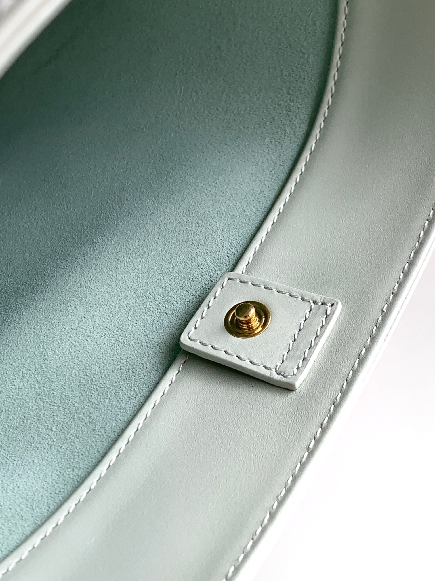 Ce**e small bucket cuir triomphe