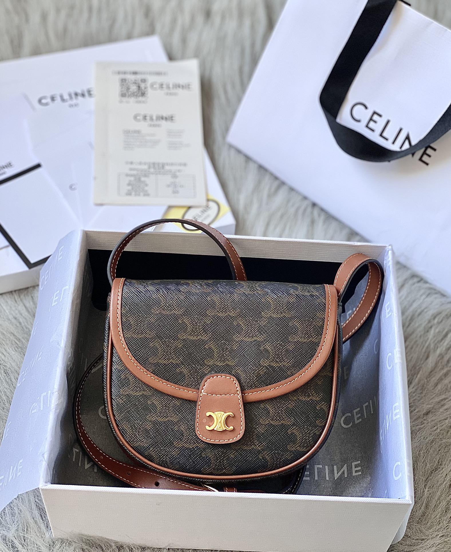 Ce**e mini besace