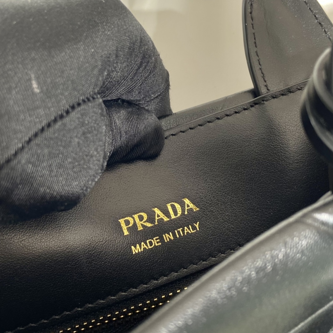Pra*a large leather Pra*a symbole bag with topstitching