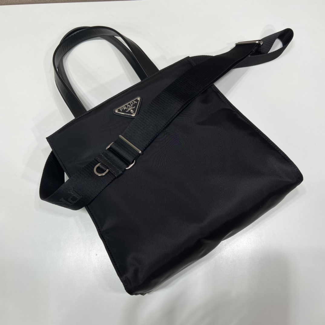 Pra*a black re-nylon padded tote bag