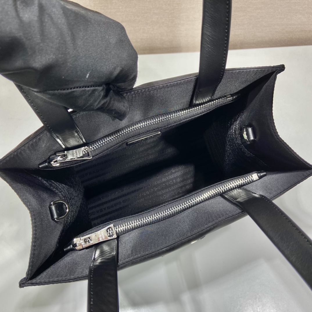 Pra*a black re-nylon padded tote bag