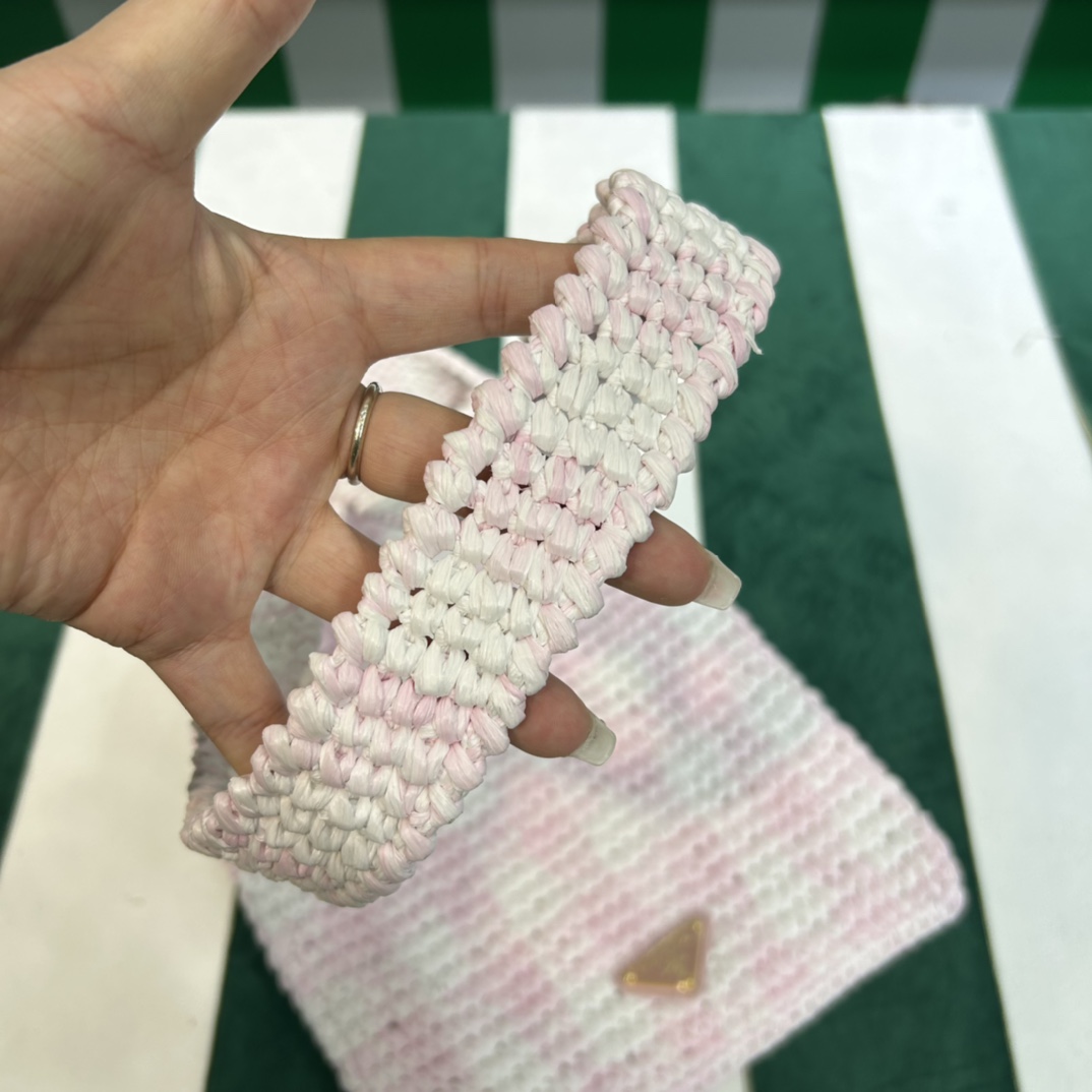 Pra*a crochet bag